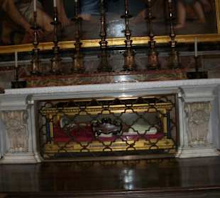 Einer der toten Päpste.