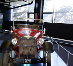 Im Museum Fahrzeugaustellung