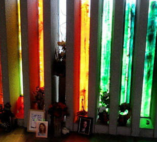 Die Glasstreifen mit je einem Namen