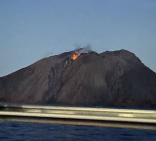 Stromboli mit Erruption light