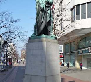 Ansichten des Schillerdenkmals in Hannover