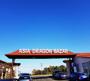 Am Eingang hier gibt es fünf