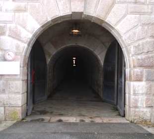 Der Tunnel zum Fahrstuhl