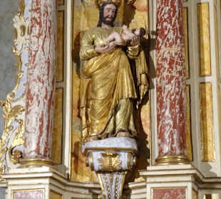Figuren am Hochaltar der Kirche Sainte-Marie
