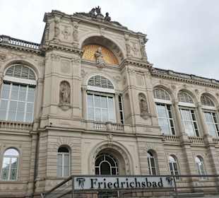 Beim Friedrichsbad in Baden-Baden am Römerplatz