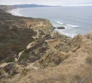 Der Abstieg entlang des Beach Trails zum Flat Rock