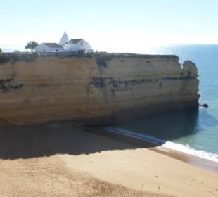 Praia Nova und Ermida da Nossa Senhora da Rocha