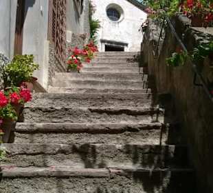 Da oben ist eine kleine Kirche