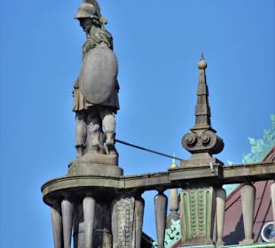 Figur an der Ballustrade des Bremer Rathauses