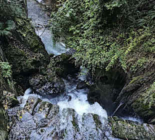 Grotta Cascata Varone