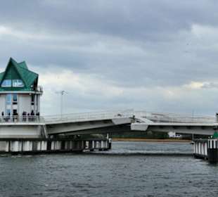 Klappbrücke geht zu 