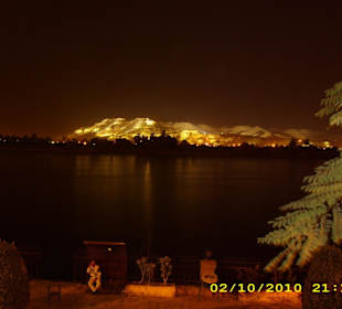 Grabhügel bei Nacht