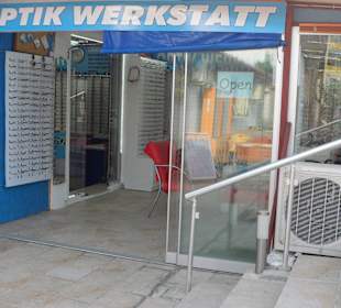 Eingang zur Fachwerkstatt oder "Kazim`s Reich" ;-)
