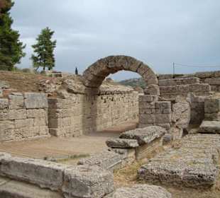 Der Zugang zum Stadion von Olympia