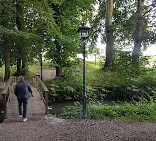 Brück weg vom Schloss Rtg Straße