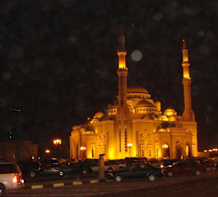 Al Noor Moschee bei Nacht