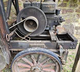 Holzschneidemaschine im Schlossgarte