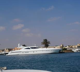 Mit dem Motorboot durch klein Venedig von Ägypten