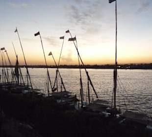 Der Nil gegenüber dem Tempel