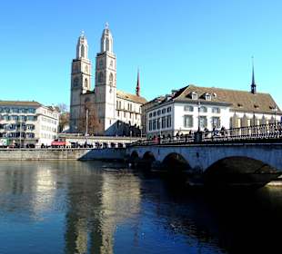 Набережная реки Лиммат и собор Гроссмюнстер