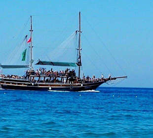Am Strand vor dem Hotel
