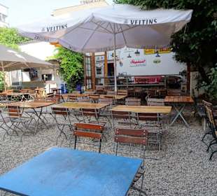 Blick in den Biergarten des Café Kittel