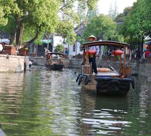 Bootsverkehr im Kanal