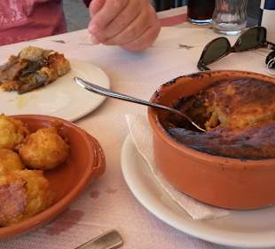 Mousaka und Käsebällchen