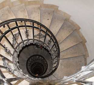 Treppenaufstieg in der Basilika