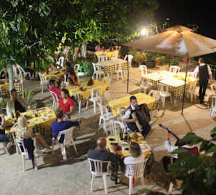 Abendessen im Innenhof