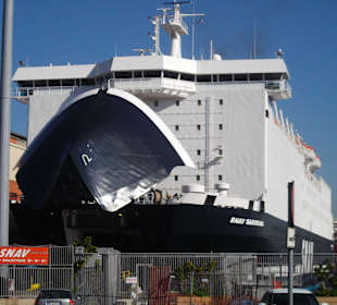 SNAV Sardegna in Neapel