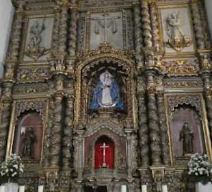 Hauptaltar mit Virgen de la Peña de Francia