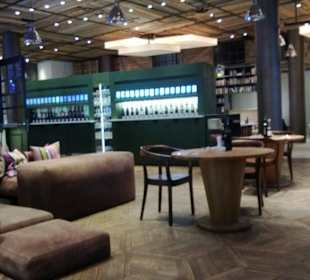 Blick auf die Weinbar