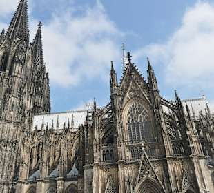 Blick von der Domplatte zum Dom