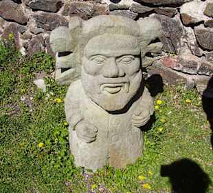 Soška trpaslíka na hradě