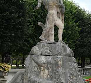 Figurengruppe beim Vier-Elemente-Brunnen