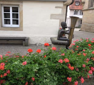 Skulptur Junge mit Tuba