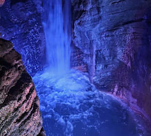 Grotta Cascata Varone