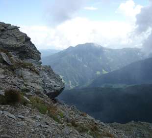 Blick vom Hochwartmassiv über das Ultental