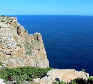 Die Klippen hinter dem Leuchtturm 