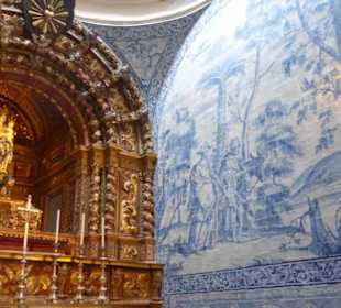 Seitenaltar mit Azulejos in der Sé