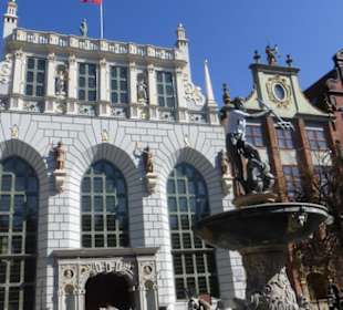 Dwór Artusa, der Artushof: Außenansicht