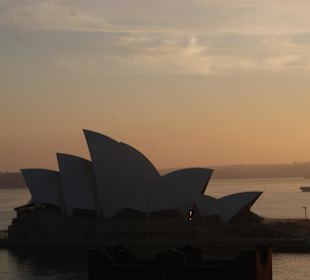 Morgendlicher Blick auf die Oper vom Holiday Inn
