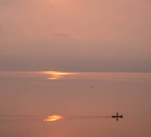 Zachód słońca nad jeziorem Atitlan