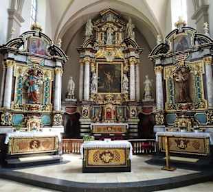 Die Altargruppe der Kirche Saint-Jean Baptiste
