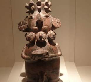 Präkolumbische Tonfigur