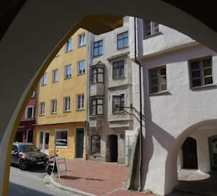 Blick durch ein Stadttor