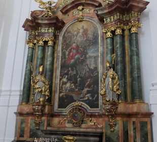 Die Kollegienkirche am Universitätsplatz