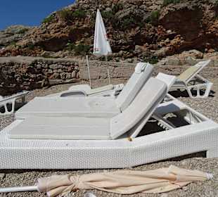 Dreck und abgeranzte Liegen