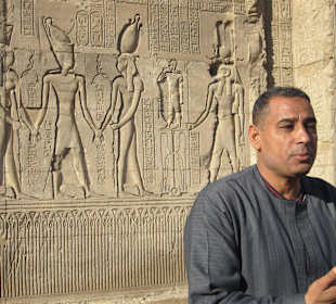 Ahmed Mostafa erklärt den Esna Tempel